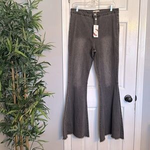 Chloe & Violet charcoal light washed flare jeans NWT 30